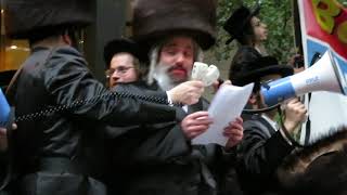 Thousands of Orthodox Jews protest Netanyahu while addressing the UN General Assembly Sep 2718 [upl. by Terhune]