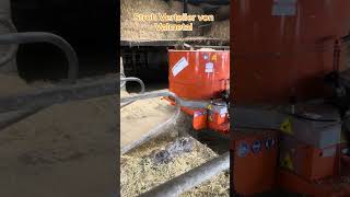 Stroh Verteiler von Valmetal farmlife landwirtschaft foryoupage farm Stroh foryou Valmetal [upl. by Aicenod705]