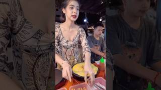 Beautiful Lady Selling Omelet in Vientiane Laos Street Food [upl. by Eisus504]