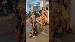 Dol vage re 🥰💃🏿garbatrending navratrinavratrispecial gujarativiralshortsdancesongfolkdance [upl. by Nylak]