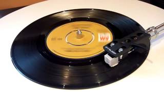 Stealers Wheel  Stuck In The Middle With You  Vinyl Play [upl. by Eaton]