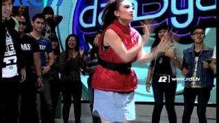 Cherrybelle Dance Battle dengan Host  DAHSYAT 3 APRIL 2014 [upl. by Alejoa267]