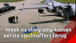 De ceremonie bij de aankomst van de eerste MH17slachtoffers in Eindhoven maakte diepe indruk [upl. by Anse]