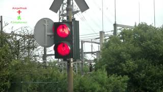 Siemens EcoLight LED Fußgänger Signalgeber am Bahnübergang [upl. by Winnick937]