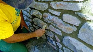 HOW TO BUILD NATURAL STONE WALL RETAINING ROCK BOULDERS DETAIL MASONRY ADVICE TUTORIAL CONSTRUCTION [upl. by Dimah232]