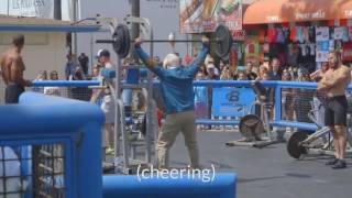 Déguisé en vieil homme cet athlète piège des bodybuilders de Californie [upl. by Viehmann482]