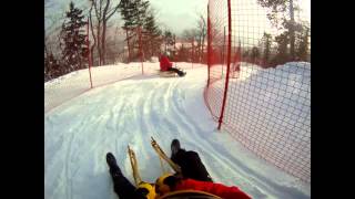 Une descente en luge au Massif de Charlevoix [upl. by Lenra]