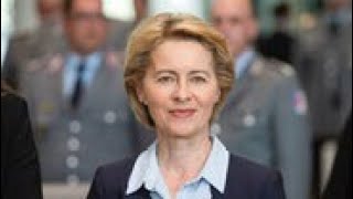 Zapfenstreich Von der Leyen wird verabschiedet [upl. by Aikenahs598]