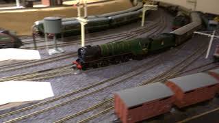 Two Bachmann DS locomotives using a Gaugemaster DS Controller analogue DC [upl. by Hose332]