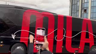 MilanJuventus larrivo del pullman dei rossoneri a San Siro [upl. by Eerol]