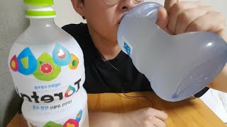 수분보충 갈증해소 귀여운 물통에 토레타 원샷 음료수 먹방 toreta 1liter one shot drink mukbang no talking [upl. by Eniger]