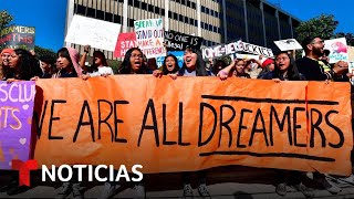 Se cumplen 12 años de la creación de DACA un beneficio para miles de migrantes  Noticias Telemundo [upl. by Newel]