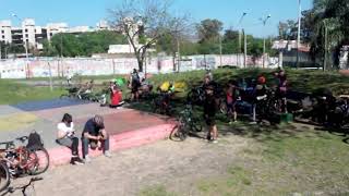 Ciclistas en el Paseo de las Artes avenida Rivadavia y Casullo esperando salida de Morón en Bici [upl. by Mota]