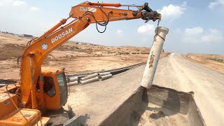 Excavator Unloading 18” Concrete Rcc Pipes From Dump Truck  How To Unload Pipes From Dump Truck [upl. by Sakram644]