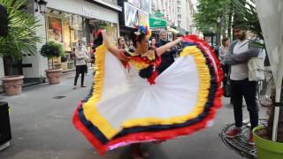 Cumbia Colombiana 1 milliones de vista Calisabor Paris France Francy Barahona [upl. by Etiuqal]