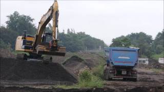 Bagger CAT 320 Schotter verladen [upl. by Ayikaz]