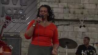 Dianne Reeves  Testify  8122000  Newport Jazz Festival Official [upl. by Reinaldos414]