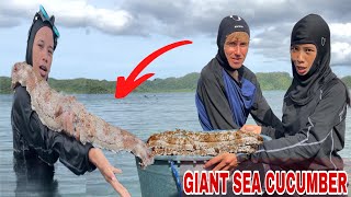 Catching Giant Sea CucumberIto Na Ata Pinakamalaking Sea Cucumber Na Makikita Niyo😧 [upl. by Airretal]