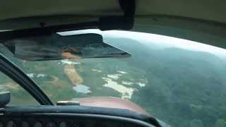 Aterrizando  Landing in Sarakreek Suriname GUM AIR [upl. by Yoccm504]