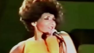 Shirley Bassey  GOLDFINGER 1978 Live in Sydney [upl. by Scharf]