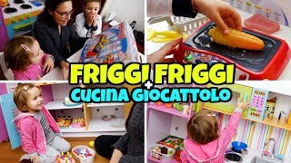 FRIGGI FRIGGI nella nostra Cucina Giocattolo [upl. by Ennoirb453]