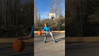 L’entraînement du dribble au basketball 🏀 holidayswithshorts basketball drible [upl. by Yrrem]