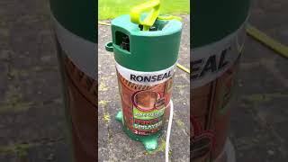 Ronseal Precision Finish Fence Pump Sprayer  Useless Thin Jet with No Actual Spray [upl. by Bunting235]