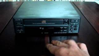 Micro CD Player SONY CDPS41 Vídeo DEMO [upl. by Nnaitsirhc]