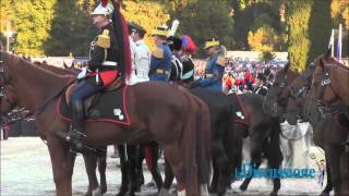 DIVERTENTE cavallo imbizzarrito durante la festa dei Carabinieri [upl. by Ardnekan]