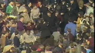 Leeds United movie archive  Leeds fans clash with Chelsea 1982  Hooligan Footage 09101982 [upl. by Niwri822]