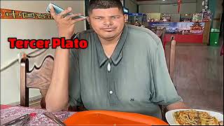 Cristian Urbina Se devora 4 platos de arroz chino y queda con hambre [upl. by Lisandra540]