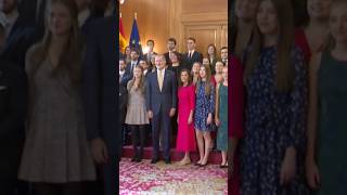 La Familia Real recibe a los galardonados con los Premios fin de Grado premiosprincesadeasturias [upl. by Aiela]