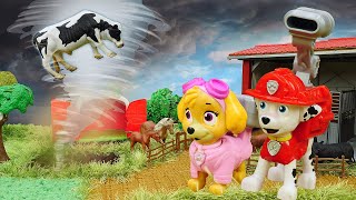 ¡Un huracán en la granja La Patrulla Canina rescata a los animales Vídeos de Paw Patrol en español [upl. by Sorel47]