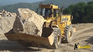 CATERPILLAR 988B Wheel Loader Moving big Blocks [upl. by Stormie279]