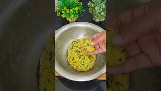 Methi thepla recipe 😋 shortvideo cooking trending food viralvideo breakfastrecipe [upl. by Jonas470]