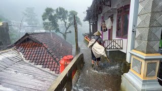 Heavy rain in a village on the brink of Indonesiathe most risky trip [upl. by Sandy405]