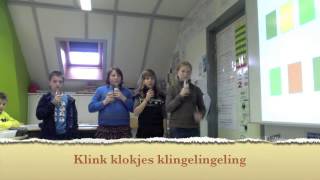 Kerstliedjes op colaflesjes [upl. by Jule]