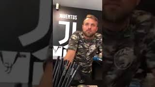 Tifoso allo Juventus Store quotHai la maglietta di Orsatoquot [upl. by Cacia]