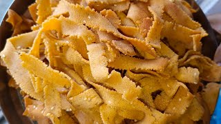 రిబ్బన్ పకోడాRibbon pakoda recipe easy snack recipe Momskitchen295 ribbonpakoda snacks [upl. by Rumit]