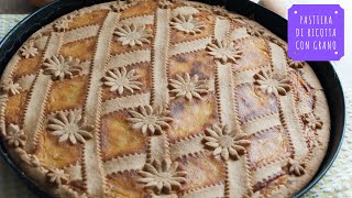 Pastiera napoletana di ricotta con grano ricetta facile e veloce della nonna [upl. by Adnirol]