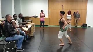 Afro Tanzkurs mit Mmah Soumah  Spontane Session  Juni 2016 [upl. by Jewelle651]