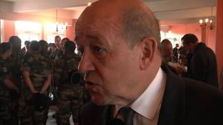 JeanYves Le Drian avec les élèves sousofficiers pour présenter le Livre blanc [upl. by Kiefer]