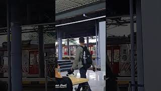 KRL SOLOJOGJA siap mengantarkan para pencari nafkah kembali ke rumah shortfeed shorts kereta [upl. by Ellehsram]