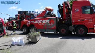 Lkw stürzte in Pasching um [upl. by Andonis]