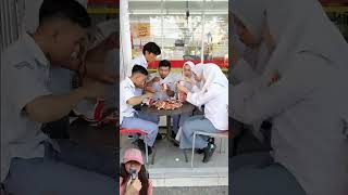 BANTU PAK GURU DORONG MALAH BELI CEMILAN SOSIS DI INDOMARET JADI ⁉️😱shorts funny dubbing [upl. by Lon]