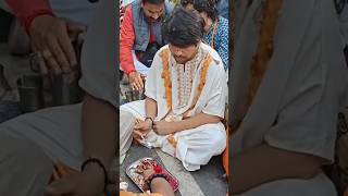 अचानक यात्रा को रोककर रोड पर बैठकर खाया खाना video trending बागेश्वरधामlive sorts newvideo [upl. by Okihsoy]