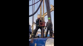 Floorman Tripping Job rig oilfield drilling oil tripping [upl. by Aicnilav]