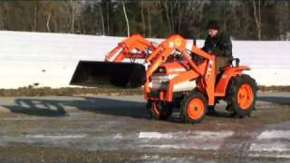 Schmalspurschlepper Kubota B1400DT mit Frontlader [upl. by Ynttirb]