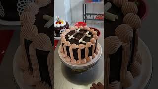 como decorar una torta de chocolate super fácil [upl. by Lonee]