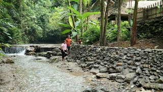 Build stone walls to prevent stream bank erosion  Chúc Ton Bình [upl. by Eciryt]